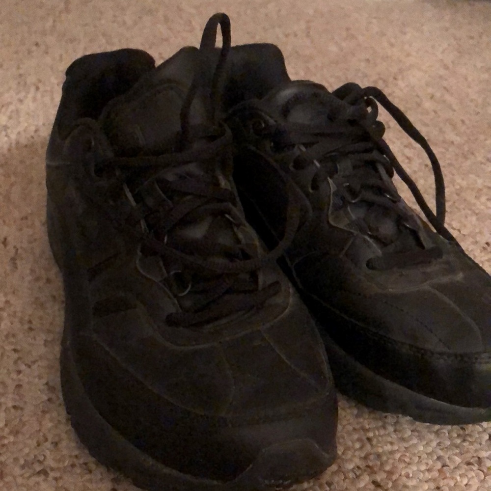Size 10 men’s non slip work shoes never worn